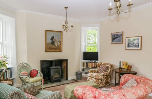 Doune Cottage | GOLDEN GATES LODGE, family friendly, with open fire in Doune