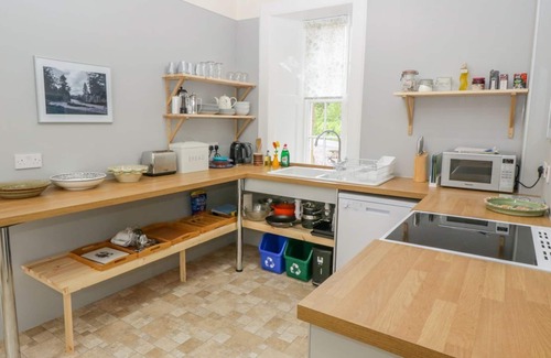 Doune Cottage | GOLDEN GATES LODGE, family friendly, with open fire in Doune