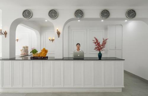 Hue City Centre House | Golden Glow Hue City