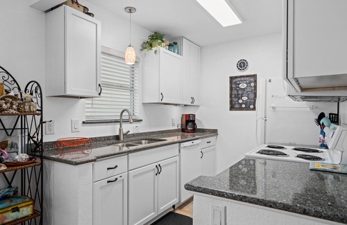 Sailhouse Condo | Golden Gull | Million Dollar Views & Bay Breezes