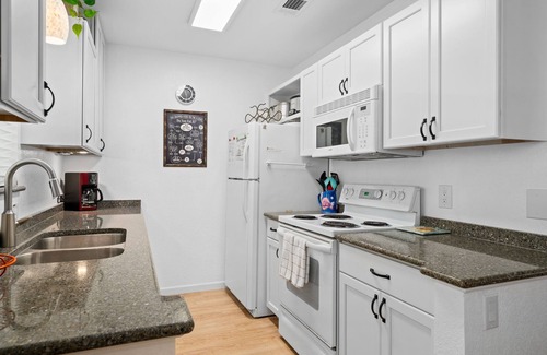 Sailhouse Condo | Golden Gull | Million Dollar Views & Bay Breezes