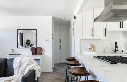 South Park Apartment | Golden Hill Getaway 1 **EV Charger**