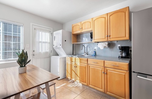 Golden Hill Apartment | Golden Hill Hideaway: Stylish, Central, and Cozy