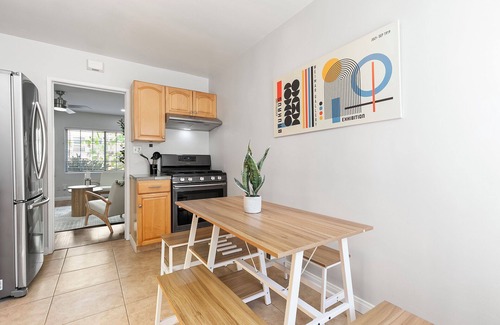 Golden Hill Apartment | Golden Hill Hideaway: Stylish, Central, and Cozy