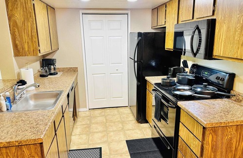 Reno/Tahoe Airport Apartment | Golden Horizon Lodge