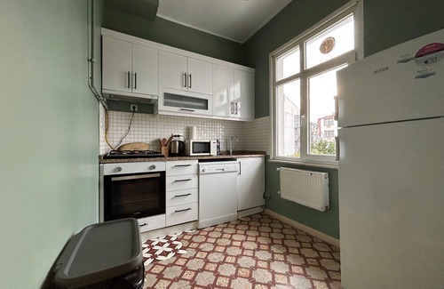 Istanbul City Center House | Golden Horn Gem: 3-Bedroom Apartment with Scenic Terrace and Seaside Location