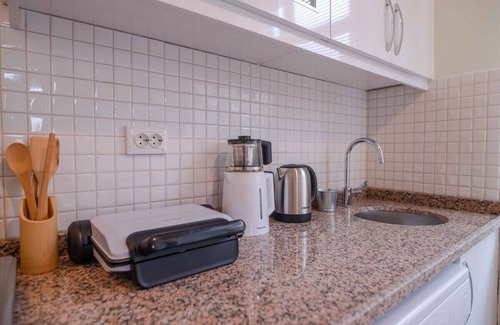 Istanbul City Center House | Golden Horn Gem: 3-Bedroom Apartment with Scenic Terrace and Seaside Location