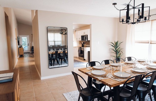 Crystal Beach House | Golden Hour Getaway-Walk to Beach, Pool + Arcade, Sleeps 10, T-Swift Room