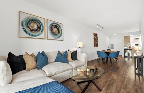 Pico Apartment | Golden Hour Stylish 2BR Coastal Retreat – Walk to Beach, Shops & Dining