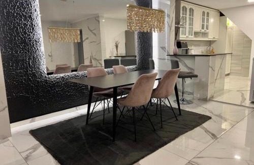 Osijek Apartment | Golden house