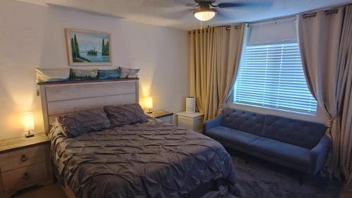 Santa Clarita House | Golden House