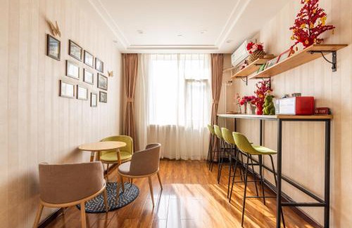 Wangfujing Shopping Area Hotel | Golden Inns Chain Hotel Beijing JianGuomen 金泰之家北京站店