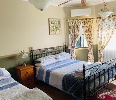 Sarina Bed & Breakfast | GOLDEN LACE B&B