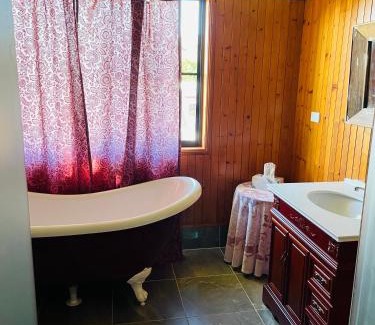 Sarina Bed & Breakfast | GOLDEN LACE B&B