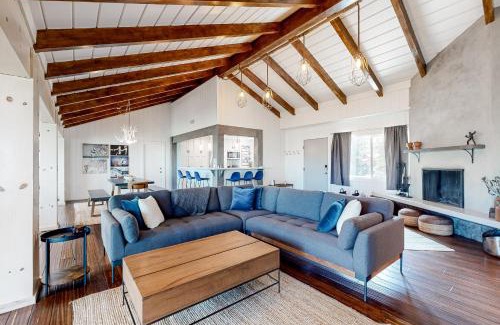 Idyllwild House | Golden Leaf Charmer