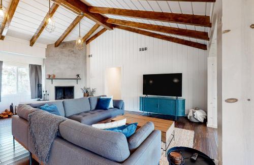 Idyllwild House | Golden Leaf Charmer
