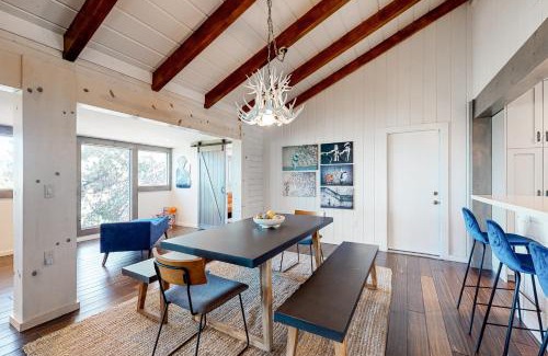 Idyllwild House | Golden Leaf Charmer