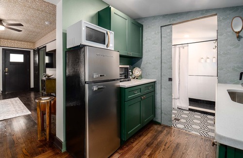 Dixieland House | Golden Lilly Historic Retreat