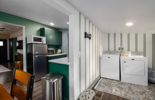 Dixieland House | Golden Lilly Historic Retreat