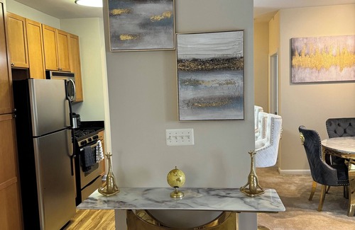 Hanover Apartment | GOLDEN LUX Two-Bedrooms Two-Bath