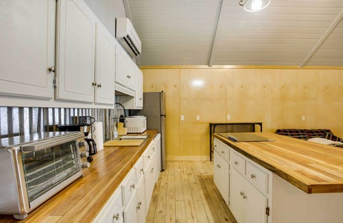 Golden Meadow Cabin | Golden Meadow Getaway: Waterfront Retreat w/Deck