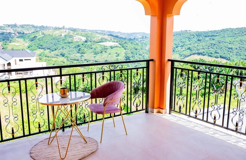 Aburi House | Golden memories await you on the Peduase Mountains