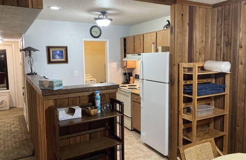 Red River Condo | Golden Nugget - cozy 2 bedroom condo wood fireplace -free wifi - fully equipped