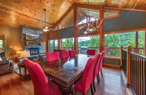 Chalet Village House | Golden Oak Lodge by Stony Brook Cabins