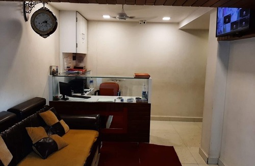 Jogeshwari West House | Golden Palms