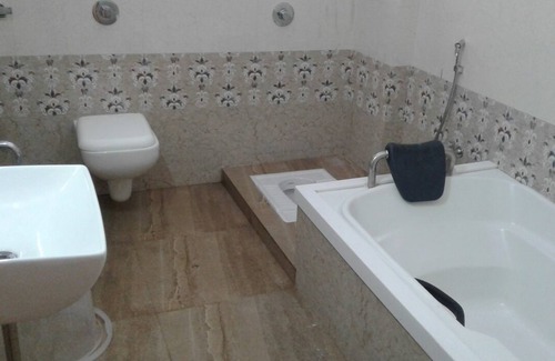 Jogeshwari West House | Golden Palms