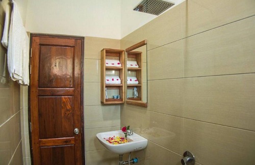 Ngapali House | Golden Queen Guest House