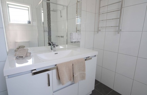 Strathdale Hotel | Golden Reef Motor Inn