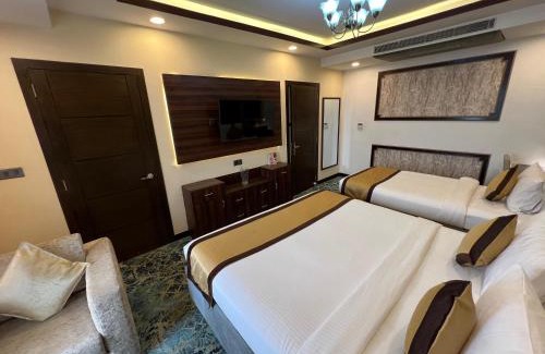 Berhampore Hotel | Golden Retreat