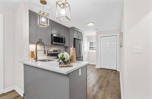 Sylvan Hills House | Golden Retreat