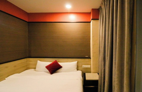 Bota Hotel | Golden Roof Hotel Seri Iskandar