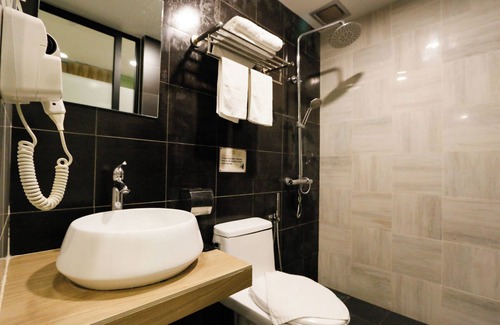 Bota Hotel | Golden Roof Hotel Seri Iskandar