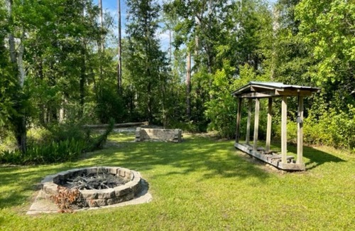 Clarksville House | Golden RV Retreat at Bear Creek