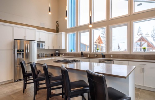 Golden House | Golden's Blue Heron, a brand new house located on Kicking Horse Mountain Resort