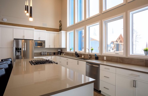 Golden House | Golden's Blue Heron, a brand new house located on Kicking Horse Mountain Resort
