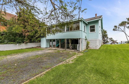Beachmere House | Golden Sands