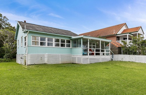Beachmere House | Golden Sands