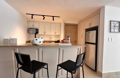Los Brazos Condo | Golden Sands Beachfront 3-bed Penthouse @ Emotions