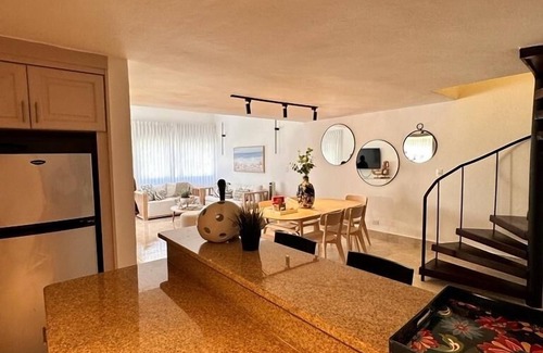 Los Brazos Condo | Golden Sands Beachfront 3-bed Penthouse @ Emotions