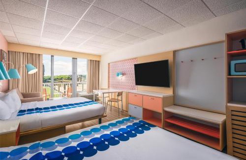 Wilmington Beach Hotel | Golden Sands Carolina Beach Oceanfront, Tapestry by Hilton