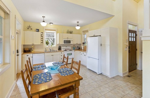 Oroville House | Golden Sands Getaway: 4-Bedroom Beach Beauty