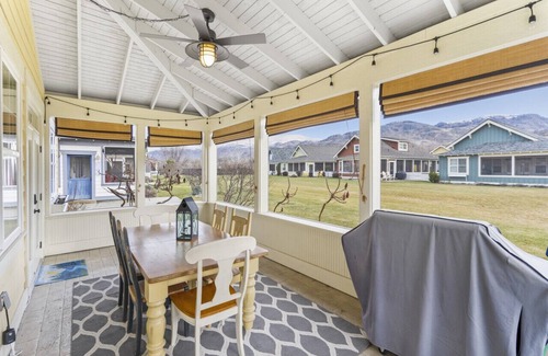 Oroville House | Golden Sands Getaway: 4-Bedroom Beach Beauty