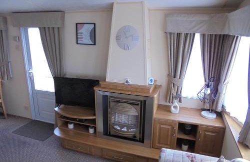 Ingoldmells Apartment | Golden Sands: Granada GS 6 Berth, Central Heated, Large veranda, Access to the beach