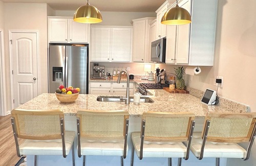 Millville House | Golden Sands: Single story 3-bed coastal getaway w/pool access + beach shuttle