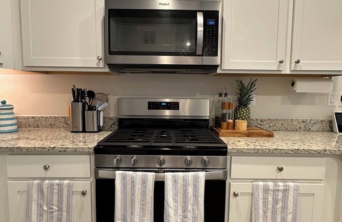 Millville House | Golden Sands: Single story 3-bed coastal getaway w/pool access + beach shuttle