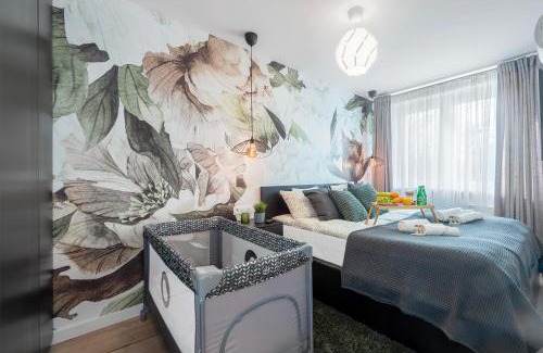 Lodz Apartment | Golden Sands - Winda, 2 Sypialnie oraz Salon, Łóżeczko Turystyczne, Balkon, Play Station 5, Ekspress do Kawy, Atlas Arena, ZOO, Fala